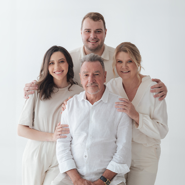 Sócios-fundadores Jair e Esoli Kuhnen e seus filhos Keity e Almir.